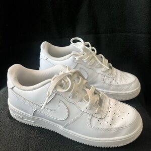 Kids White Nike Sneakers airfoce ones boys